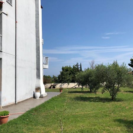 Modern House Guest House Afytos Bagian luar foto